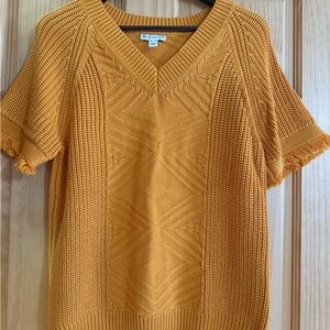 Ladies sweater brand new size small has never been wore